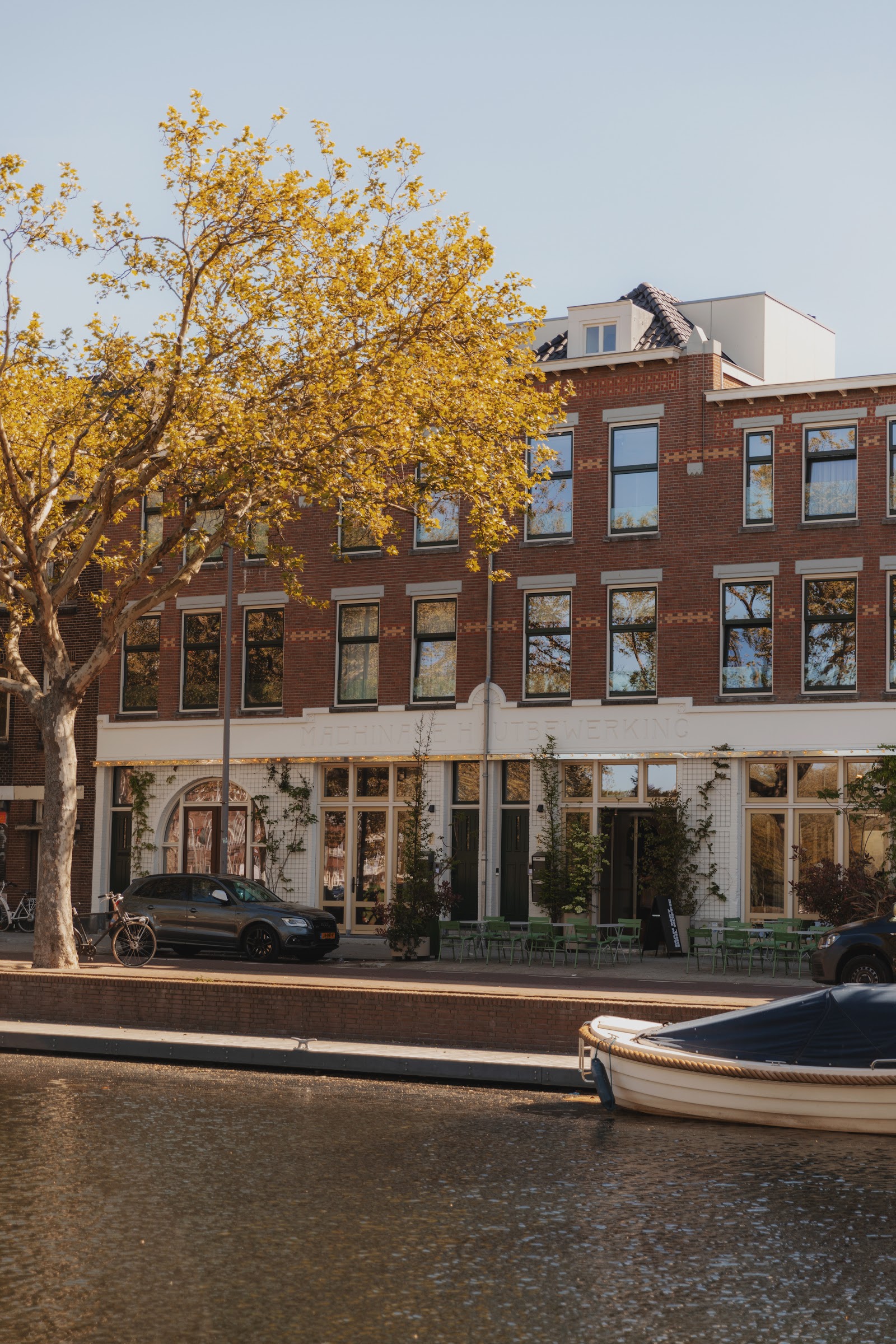 Man Met Bril Koffie Hotel