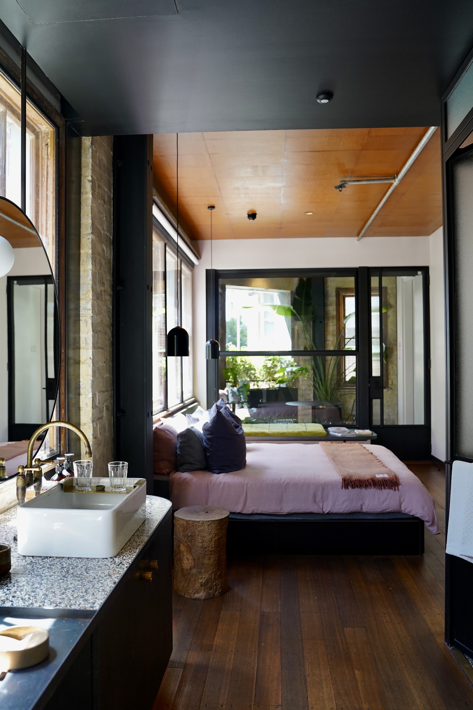 Paramount House Hotel