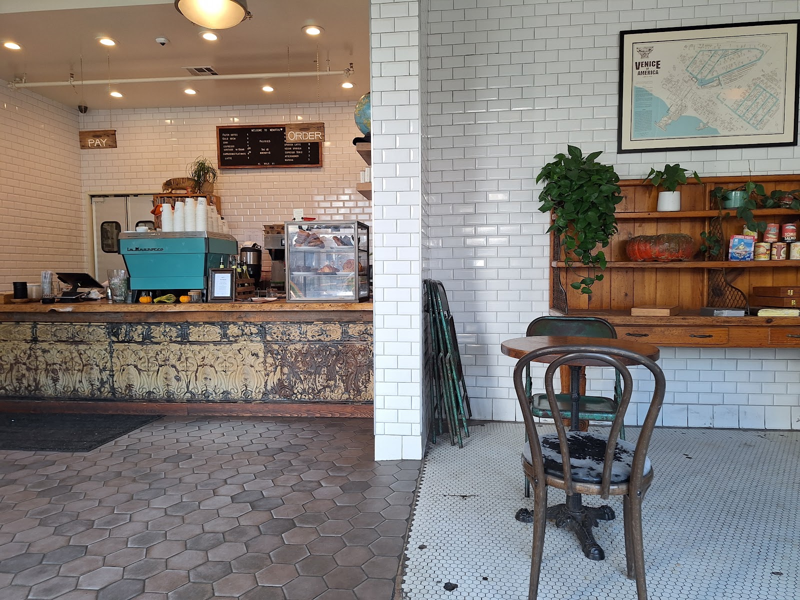 Menotti's Coffee Stop - Photo 3